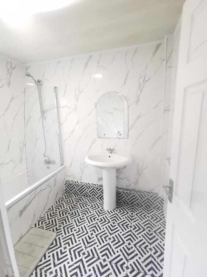 4 Bedrooms, Sleeps 10, Near Lfc & Efc Liverpool Luaran gambar