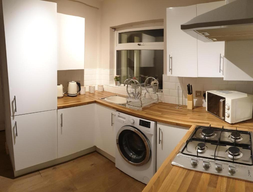 4 Bedrooms, Sleeps 10, Near Lfc & Efc Liverpool Luaran gambar