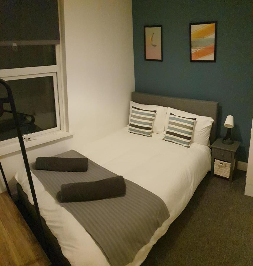 4 Bedrooms, Sleeps 10, Near Lfc & Efc Liverpool Luaran gambar