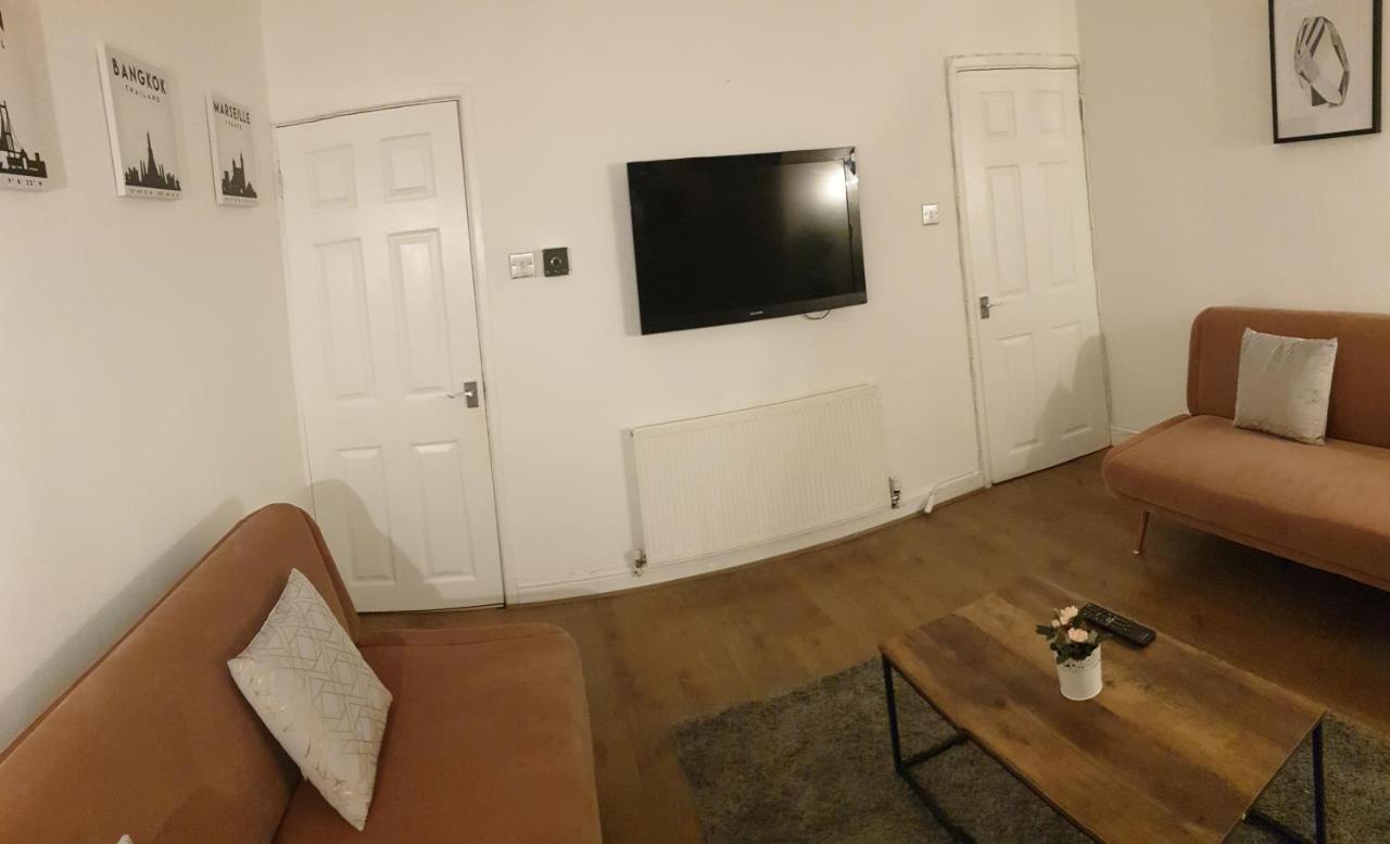 4 Bedrooms, Sleeps 10, Near Lfc & Efc Liverpool Luaran gambar